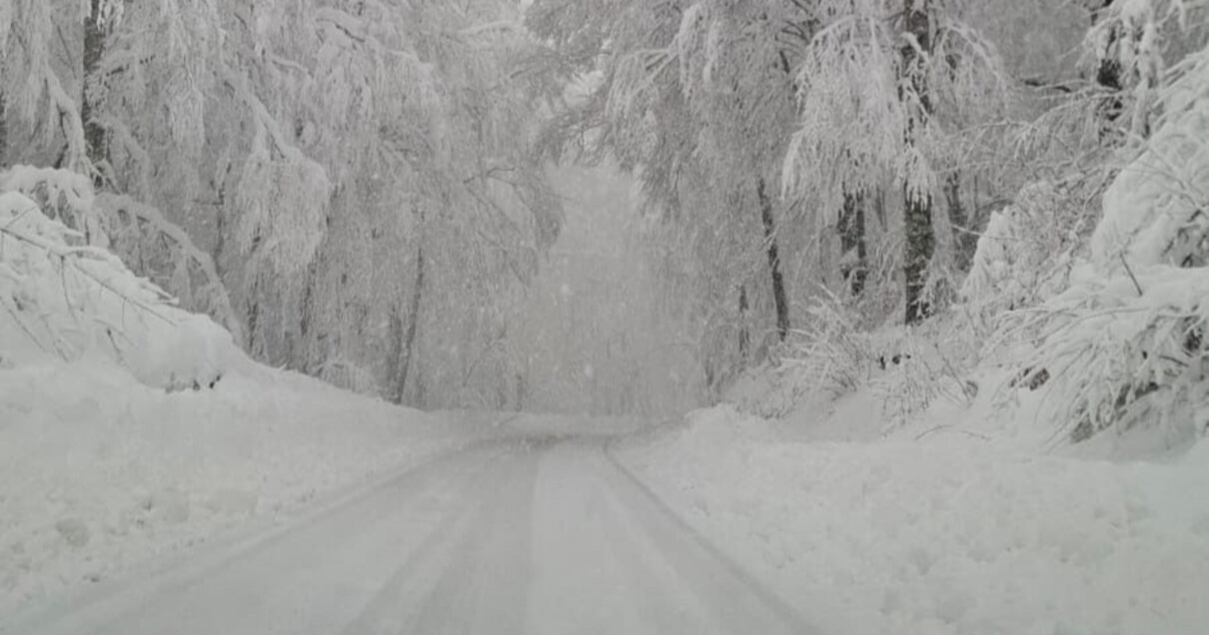 FOTO I VIDEO Snijeg zameo Liku i Gorski kotar. Na Plitvicama 80 centimetara