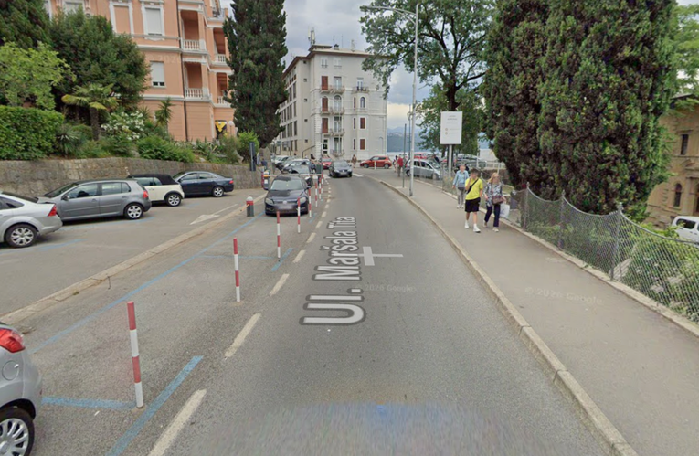 U Opatiji bježao policiji pa se zabio u drvo, teško je ozlijeđen