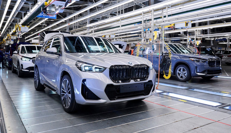 Kupci jednog BMW modela čekaju isporuku do listopada zbog nestašice manjih naplataka