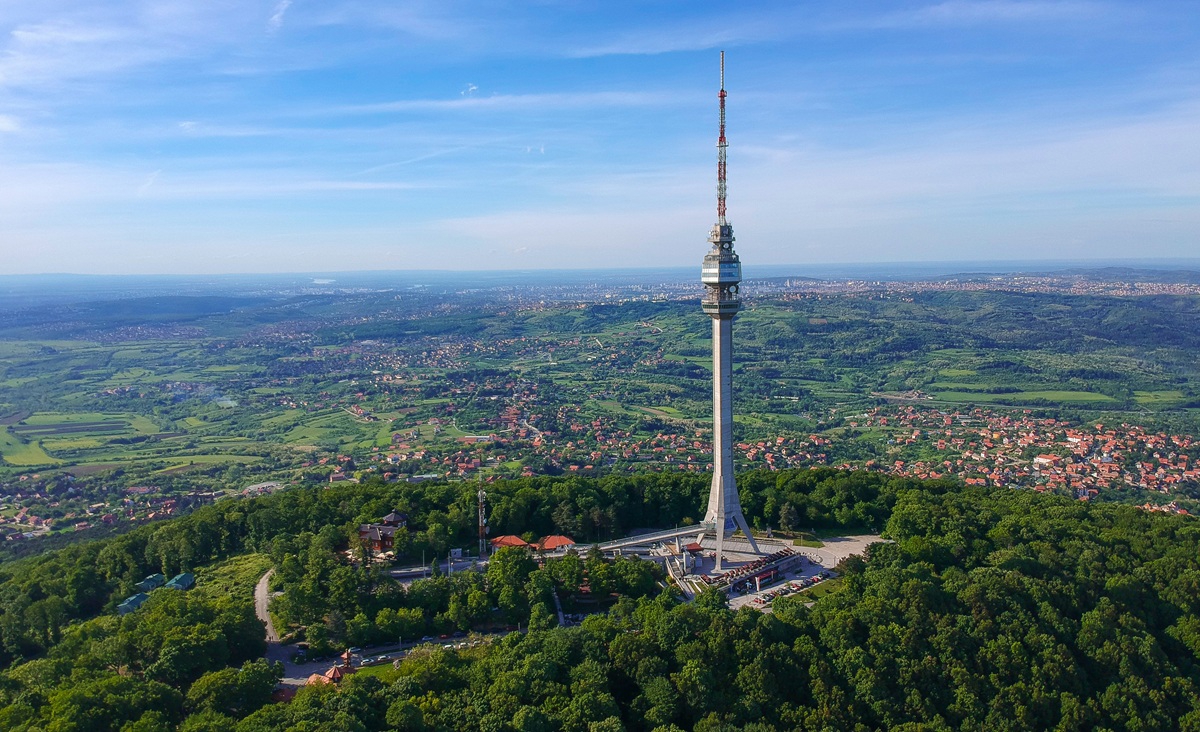 NATO je srušio simbol Beograda. Toranj na Avali pao je u nekoliko sekundi