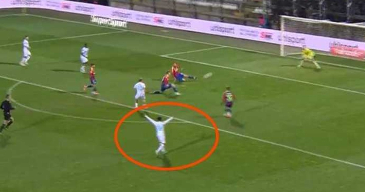 Fruk je zavaljao dva hajdukovca i pucao. Pogledajte reakciju njegovog suigrača