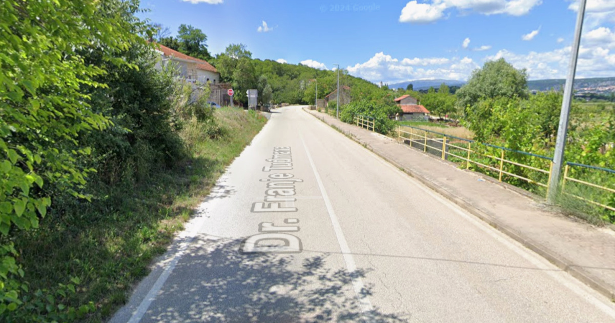Kod Imotskog razbio auto, napao policiju, zaključao se u kuću. Svladali ga specijalci