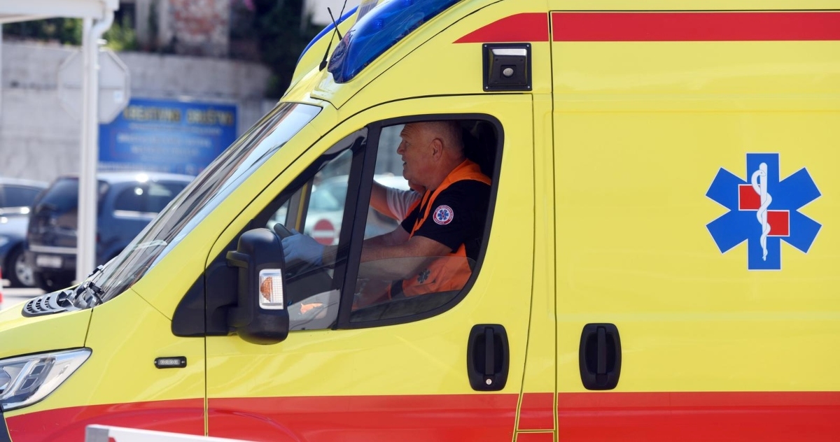 Dva muškarca pala s krova prilikom sanacije štete od nevremena u Iloku i Privlaci