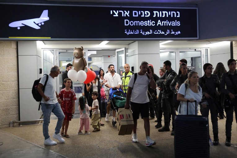 Putnik s leta za Izrael: "Čuo sam Allahu Akbar prije nego je avion počeo ponirati"