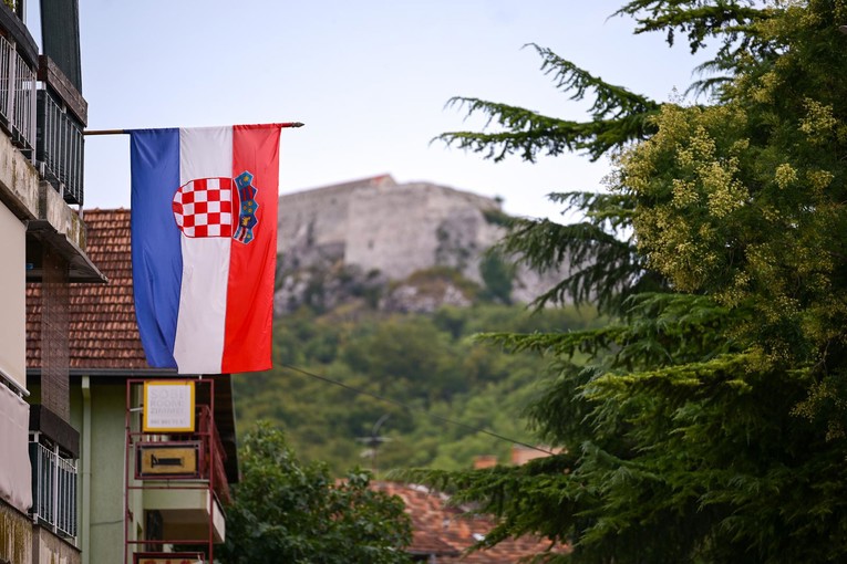 Kakav je život u Kninu? Mladi odlaze, neki se vraćaju, dio nema vodu
