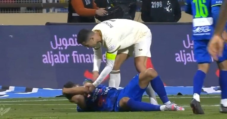 VIDEO Ronaldo uhvatio suparnika i podigao ga s poda. Krenulo je naguravanje