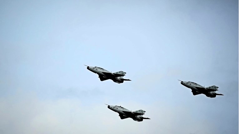 Iznad Zagreba lete vojni avioni, održavaju se pokazne vježbe. Pogledajte video