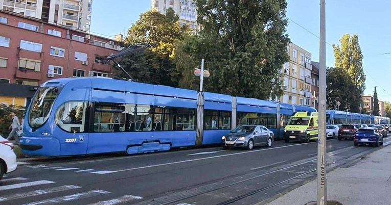 Stajali tramvaji na Savskoj u Zagrebu