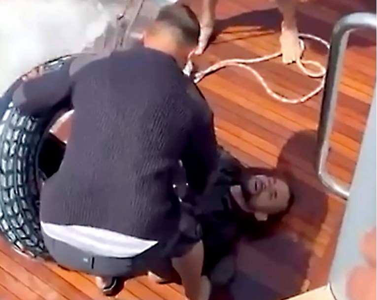 VIDEO Mladić pokušao preplivati iz Maroka do Španjolske s kolutom i perajama