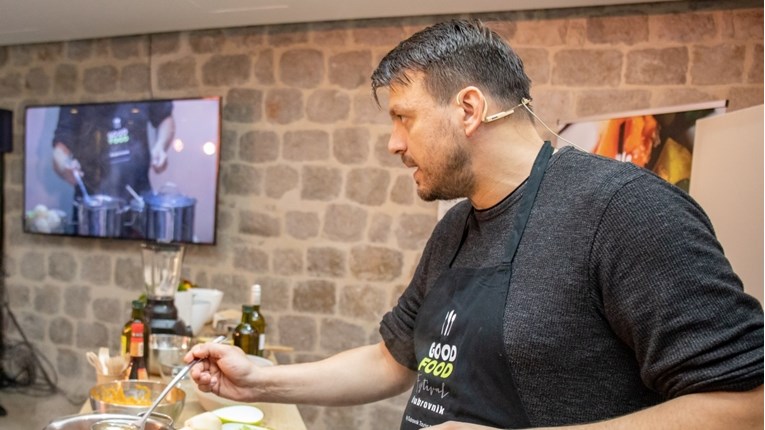Mate Janković otkrio da u Petrinji kuha jelo kojim je ljetos izazvao kaos na Fejsu