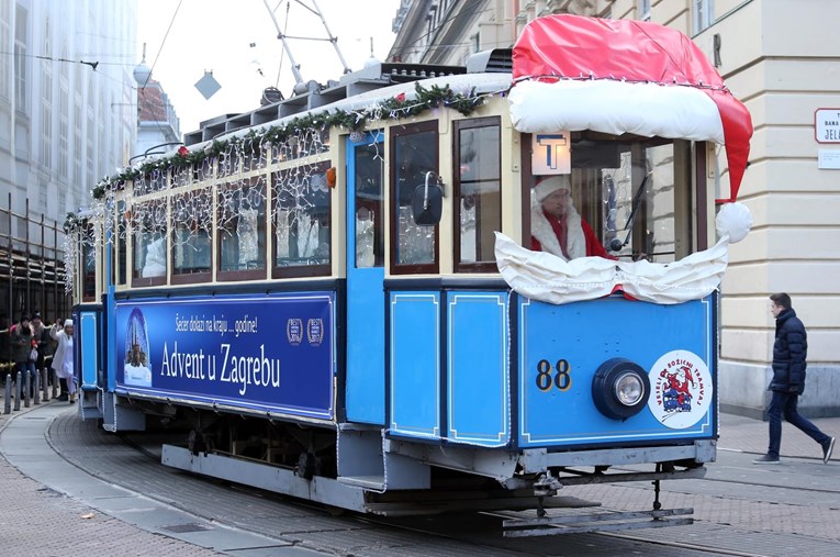 Zagrebačkim ulicama ponovo će voziti veseli božićni tramvaj