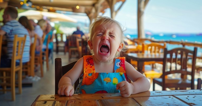 Žena zamolila roditelje vrištećeg djeteta da izađu iz restorana. Je li pogriješila?