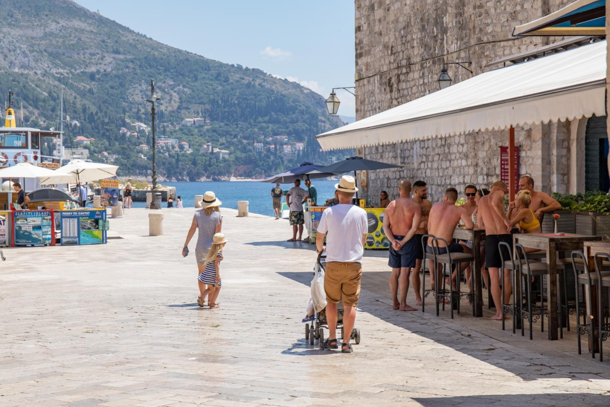 Nevjerojatno za kraj lipnja: Dubrovčani ovakve prizore iz centra grada ne pamte