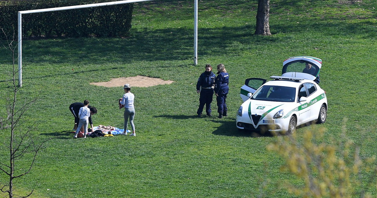 Talijani zbog nediscipline zatvaraju parkove, zabranjuju šetnje i bicikliranje