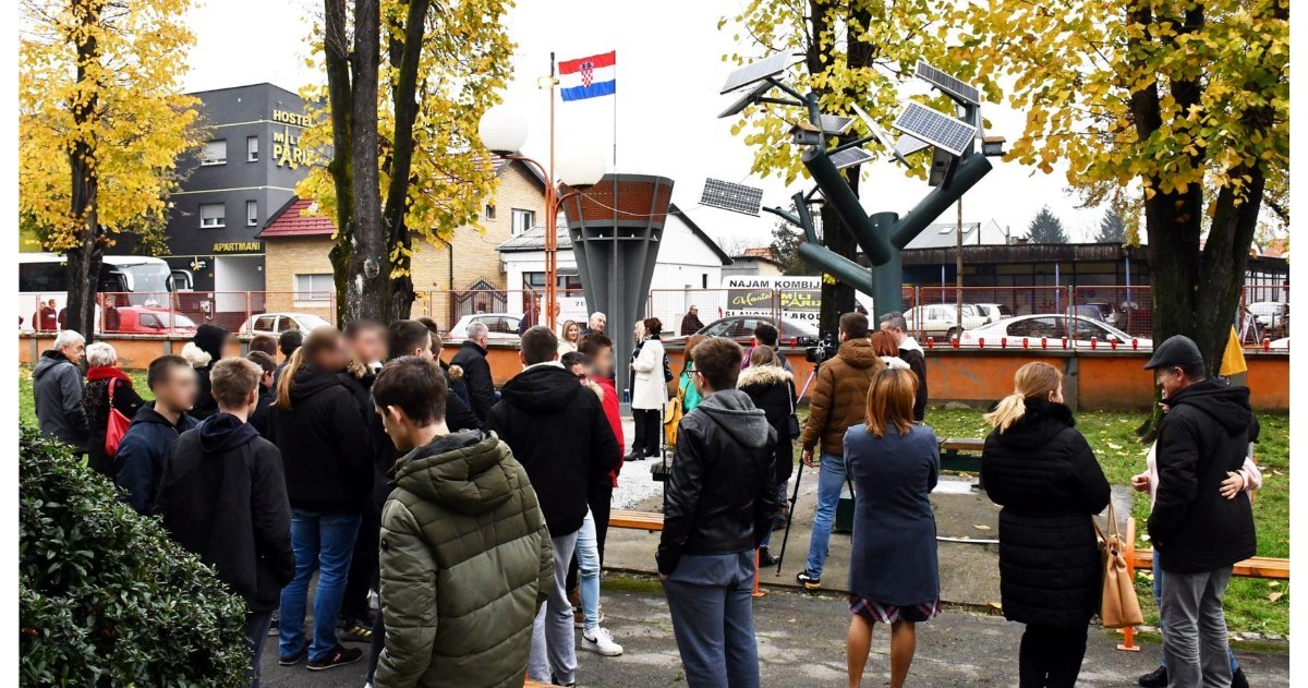Učenici iz Slavonskog Broda napravili repliku vukovarskog Vodotornja