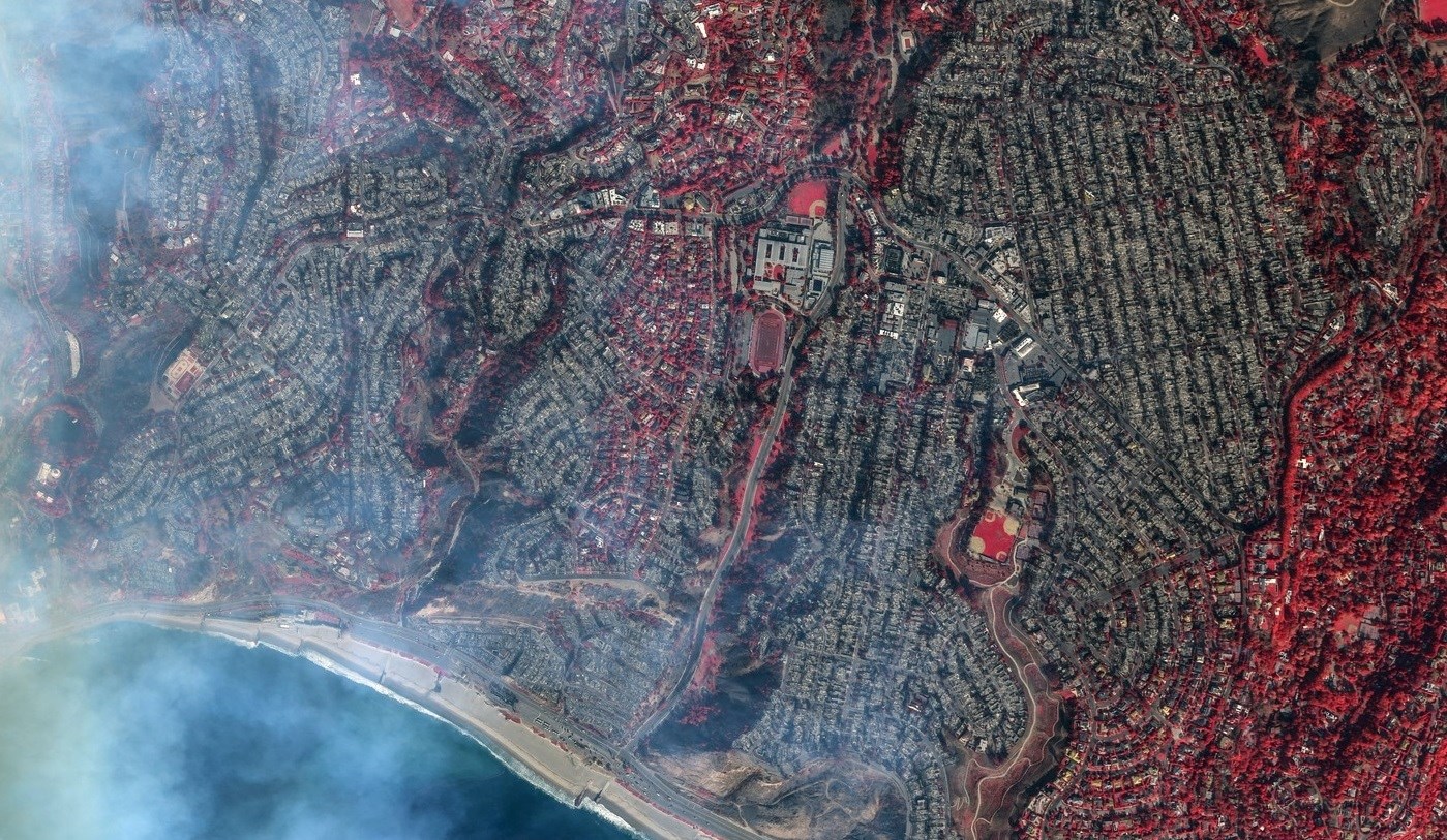 Satelitske snimke pokazuju razmjere užasa u LA-u. Izgorjelo sve do oceana