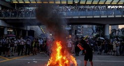 Kaos u Hong Kongu, policajci pucali u tinejdžera