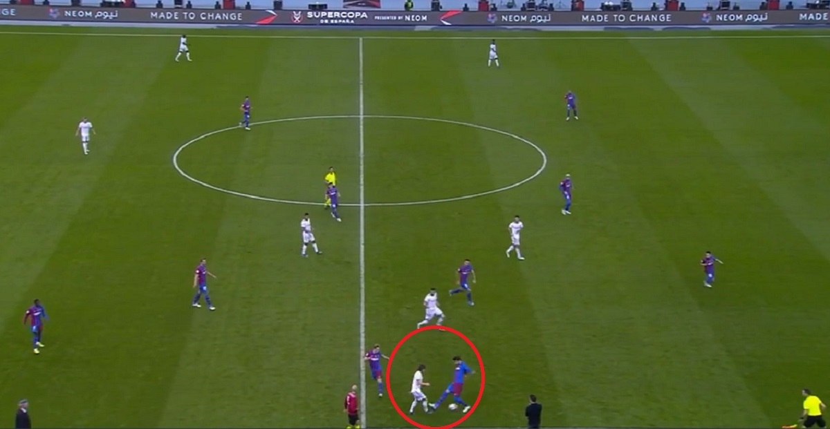 Modrić gurnuo kroz noge legendi Barcelone