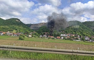 Gori kuća kod Zaprešića, gust crni dim vidi se s autoceste