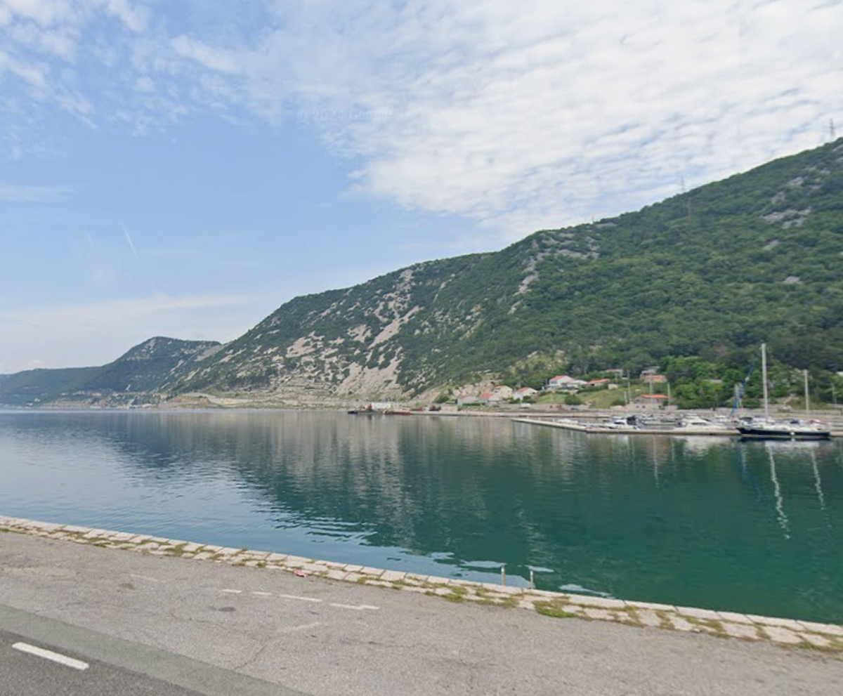 Prometna nesreća kod Bakarca. Vozi se jednim trakom