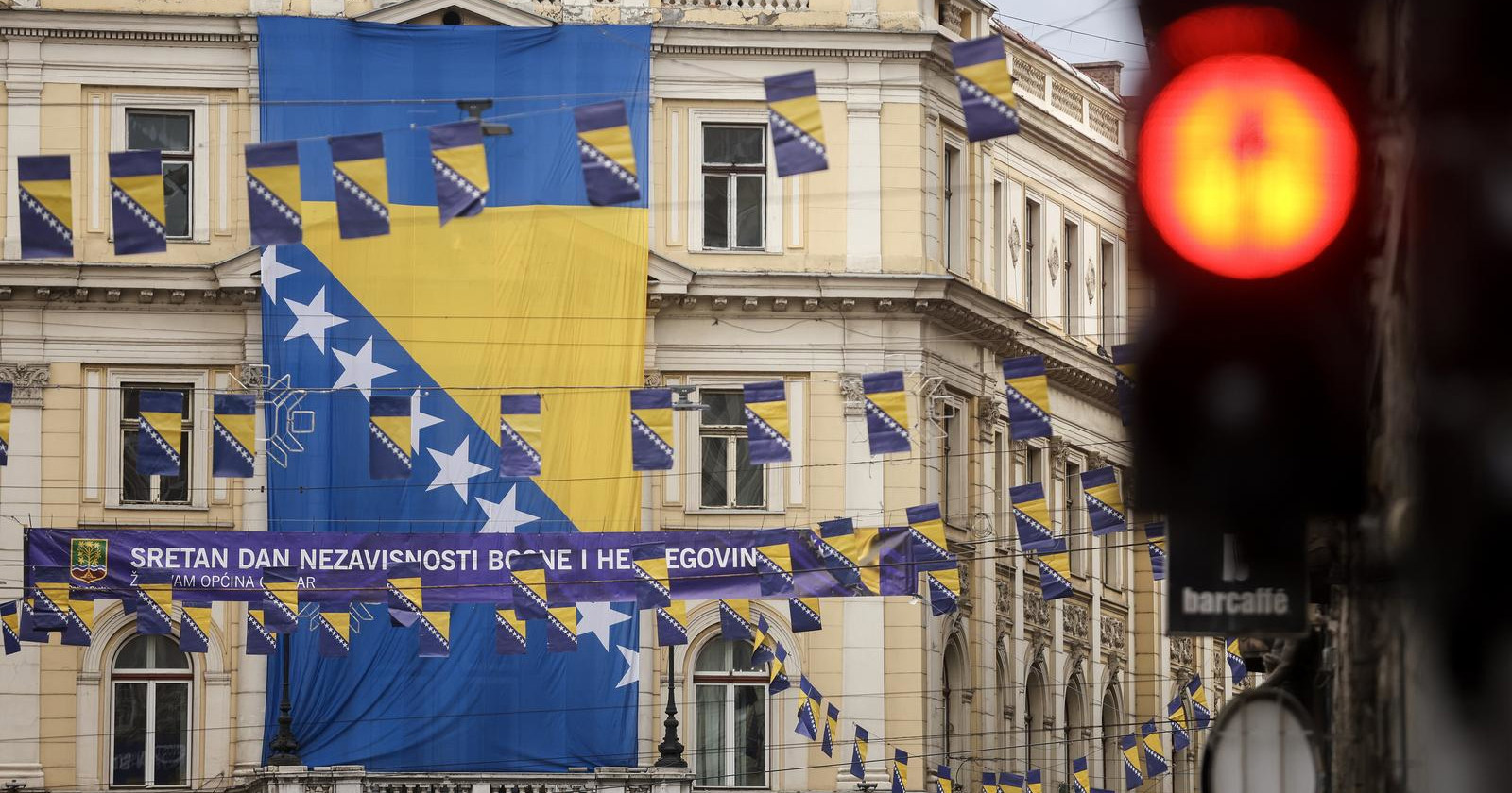 U Livnu zapaljene i uništene zastave BiH, policija traga za počiniteljima