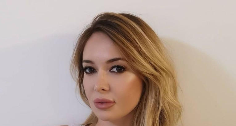 Lidija Bačić fanove bacila u trans, grudi jedva obuzdala tregerima