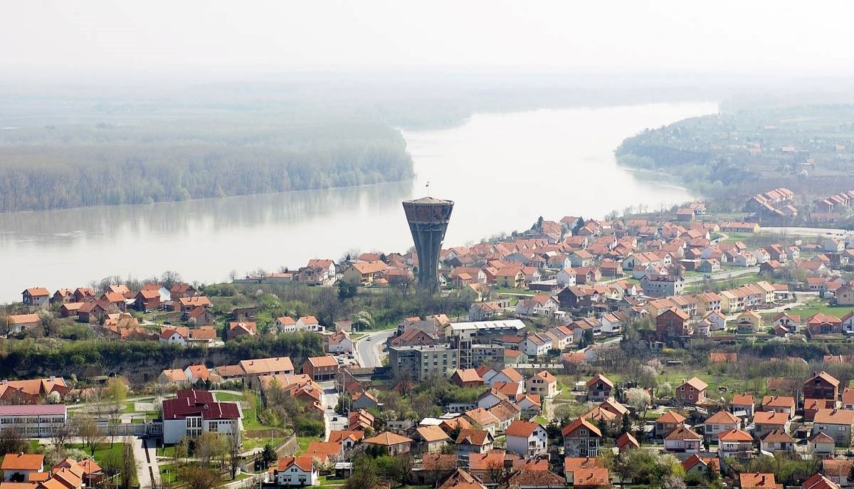 U Vukovaru održana akcija čišćenja Dunava. Nađeni štednjak, gume, dio hladnjaka...