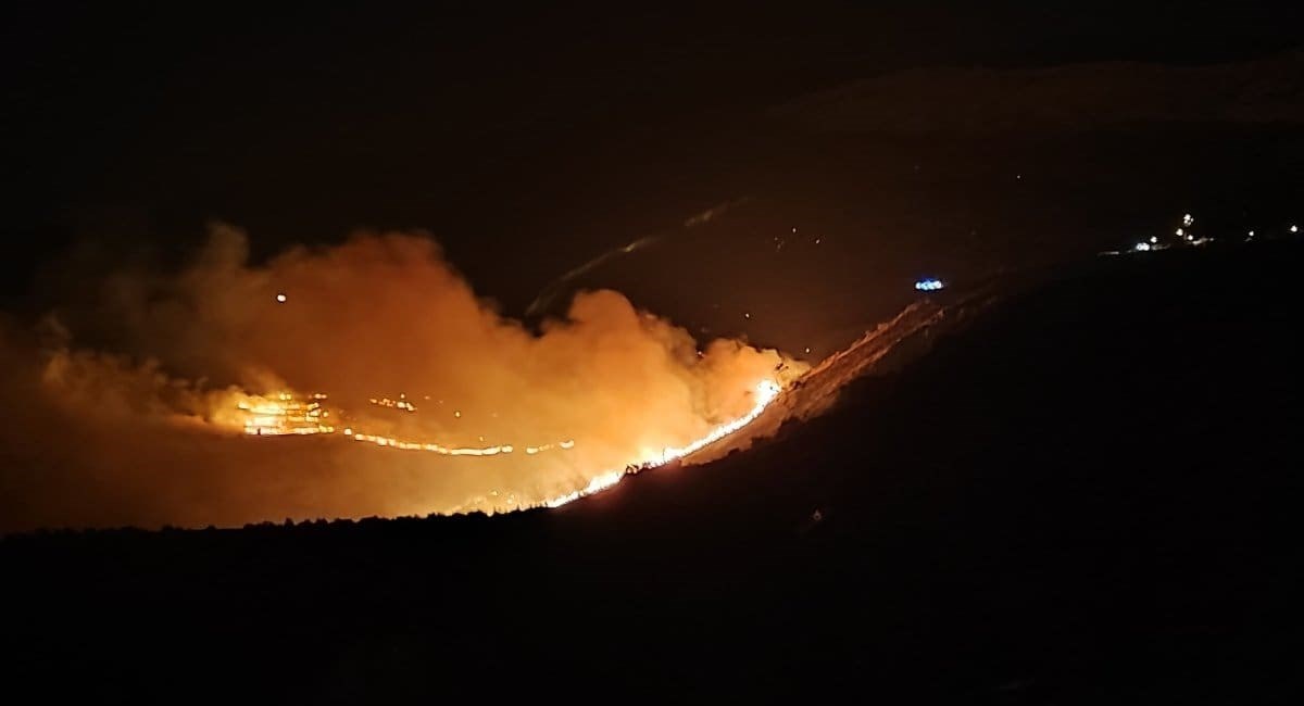 VIDEO Ponovno se aktivirao požar kod Splita. Vatrogasac: Neprohodno je, puše vjetar