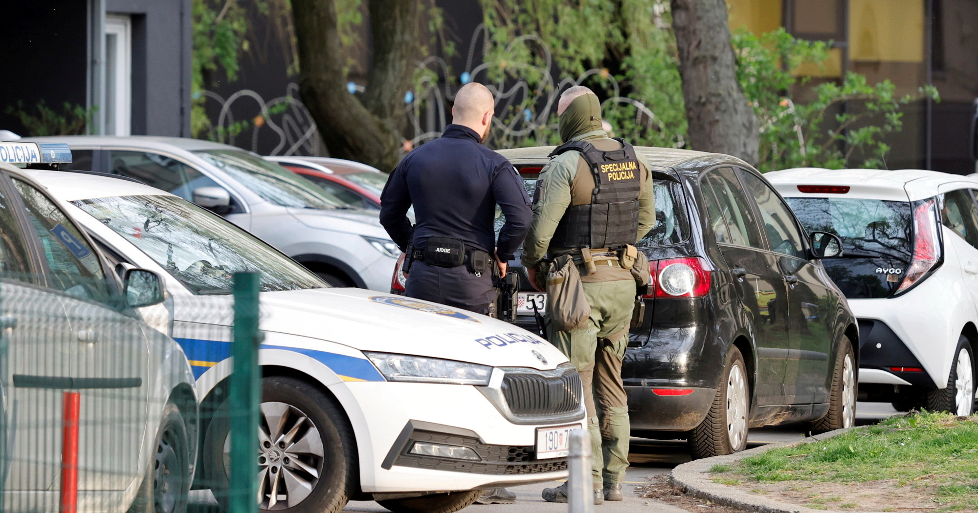 Opsadno stanje na zagrebačkom Črnomercu. Čovjek prijeti da će se ubiti