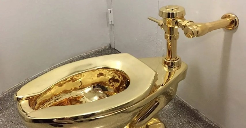 Zlatna WC školjka ukradena 2019. iz palače u Britaniji. Lopovi sada optuženi