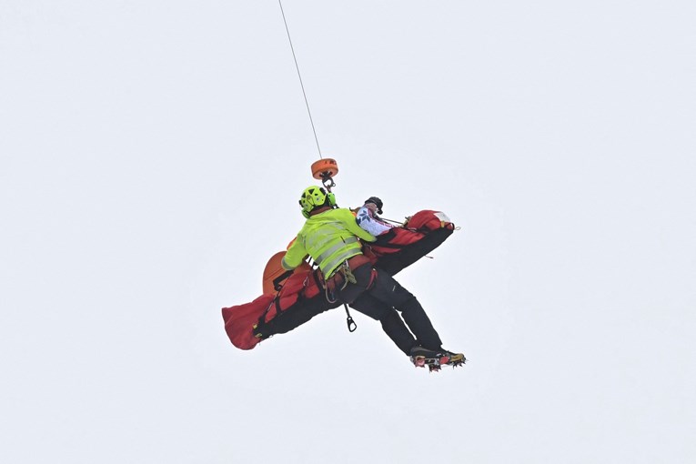 VIDEO Teška ozljeda norveškog skijaša. Helikopterom prevezen u bolnicu