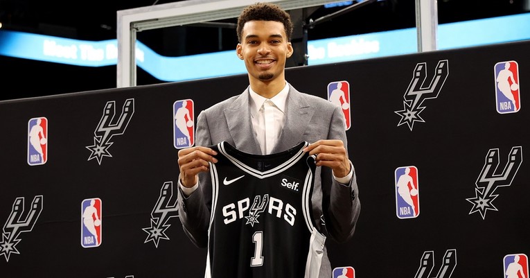Prošlog tjedna je bio prvi izbor NBA drafta, a sad je objavio da neće igrati na SP-u