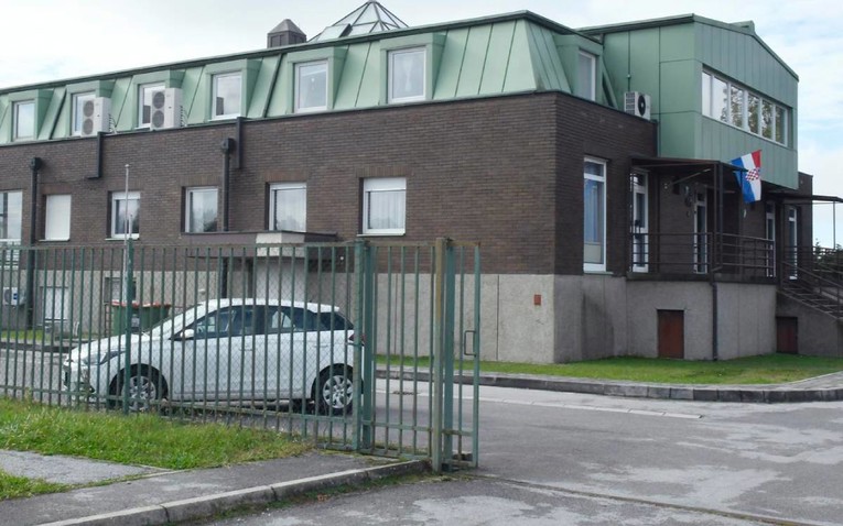 Kod Siska kroz ogradu ozlijedio psa. Podignuta optužnica