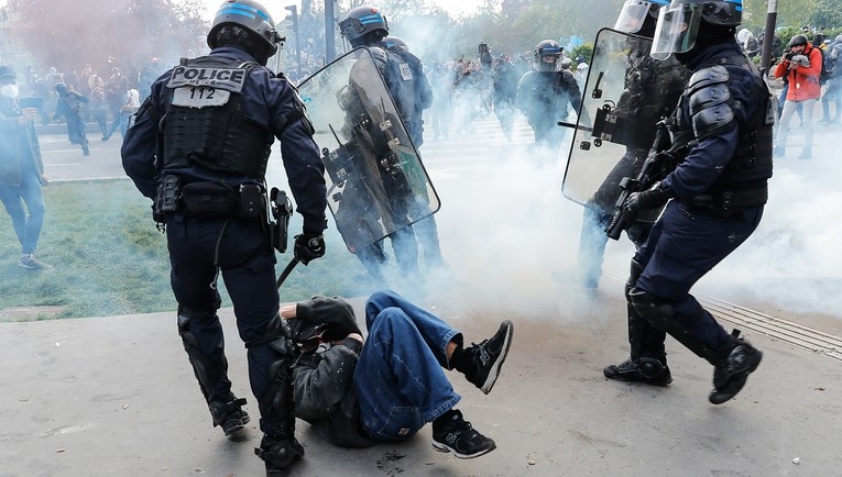 Neredi u Francuskoj na Prvi maj. Ozlijeđeno 108 policajaca, 291 uhićeni