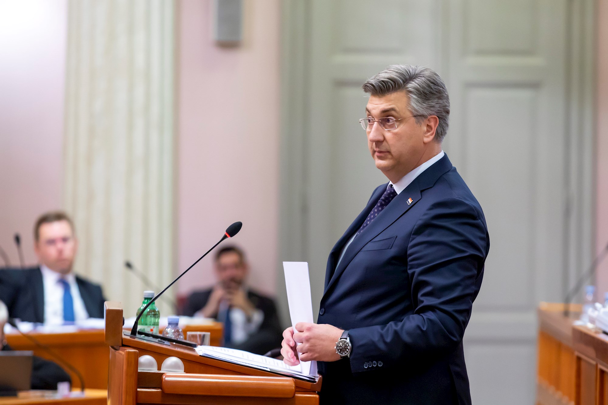 Rasprava o Plenkoviću trajala do 2 ujutro. On otišao iz sabora i razbjesnio oporbu