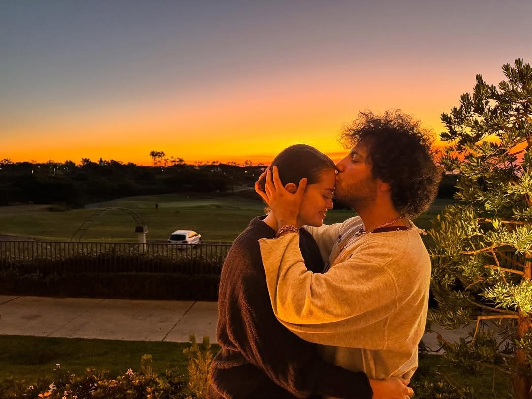 Benny Blanco iznenadio Selenu Gomez golemim božićnim drvcem