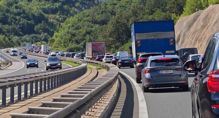 Pojačan promet na brojnim cestama. HAK upozorava na zastoje