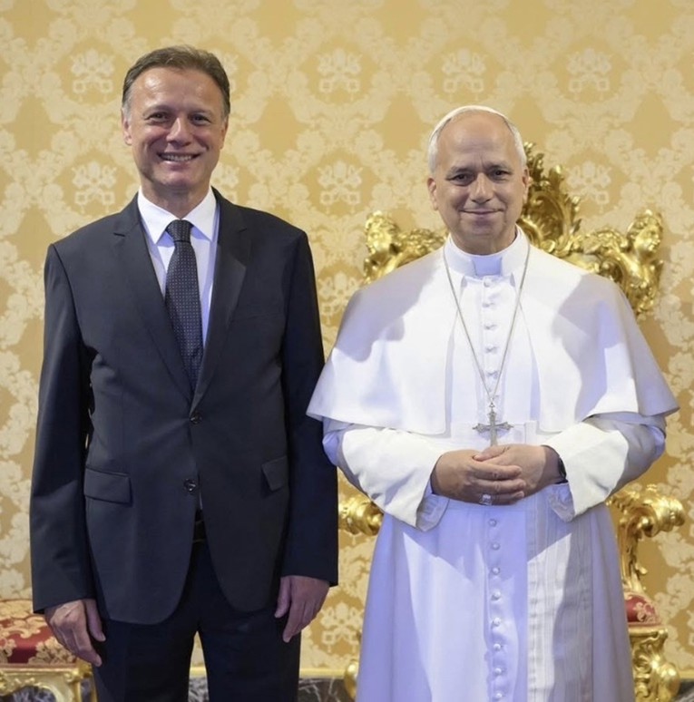 Njonjo nakon susreta s papom: "Hrvati u BiH moraju biti jednakopravni"