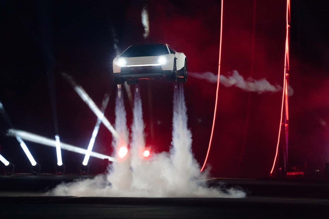 Novi Tesla trebao bi samostalno letjeti. Musk najavio i posebnu stazu