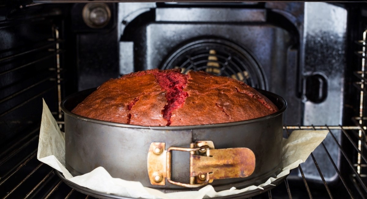 Kako znati da je biskvit pečen, bez korištenja čačkalice? Tip pokazao super metodu