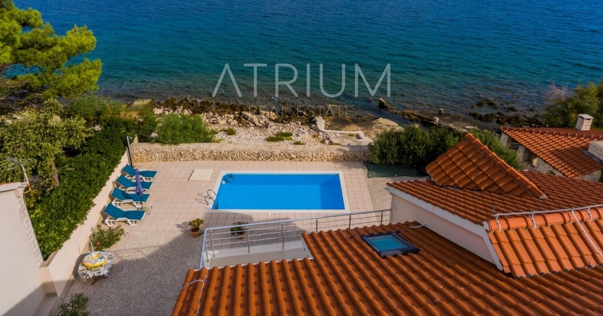 Top oglasi za nekretnine: Predivna kamena vila uz more na Braču