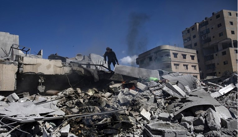 Najmanje 70 Palestinaca ubijeno u izraelskim napadima na Gazu, objavio je Hamas