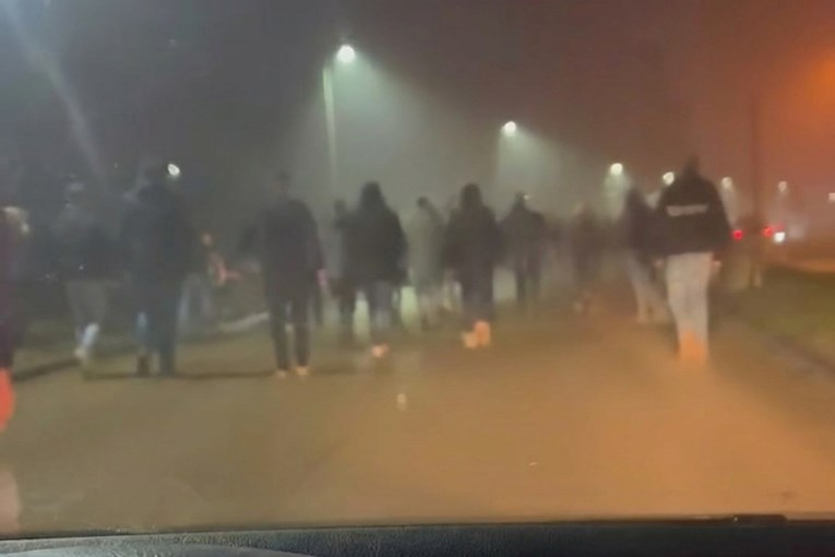 Četrnaest navijača Hajduka prenoćit će u pritvoru u Tuzli nakon sukoba s Delijama