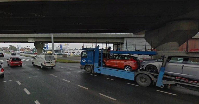 Sudar dva auta ispod nadvožnjaka u Zagrebu