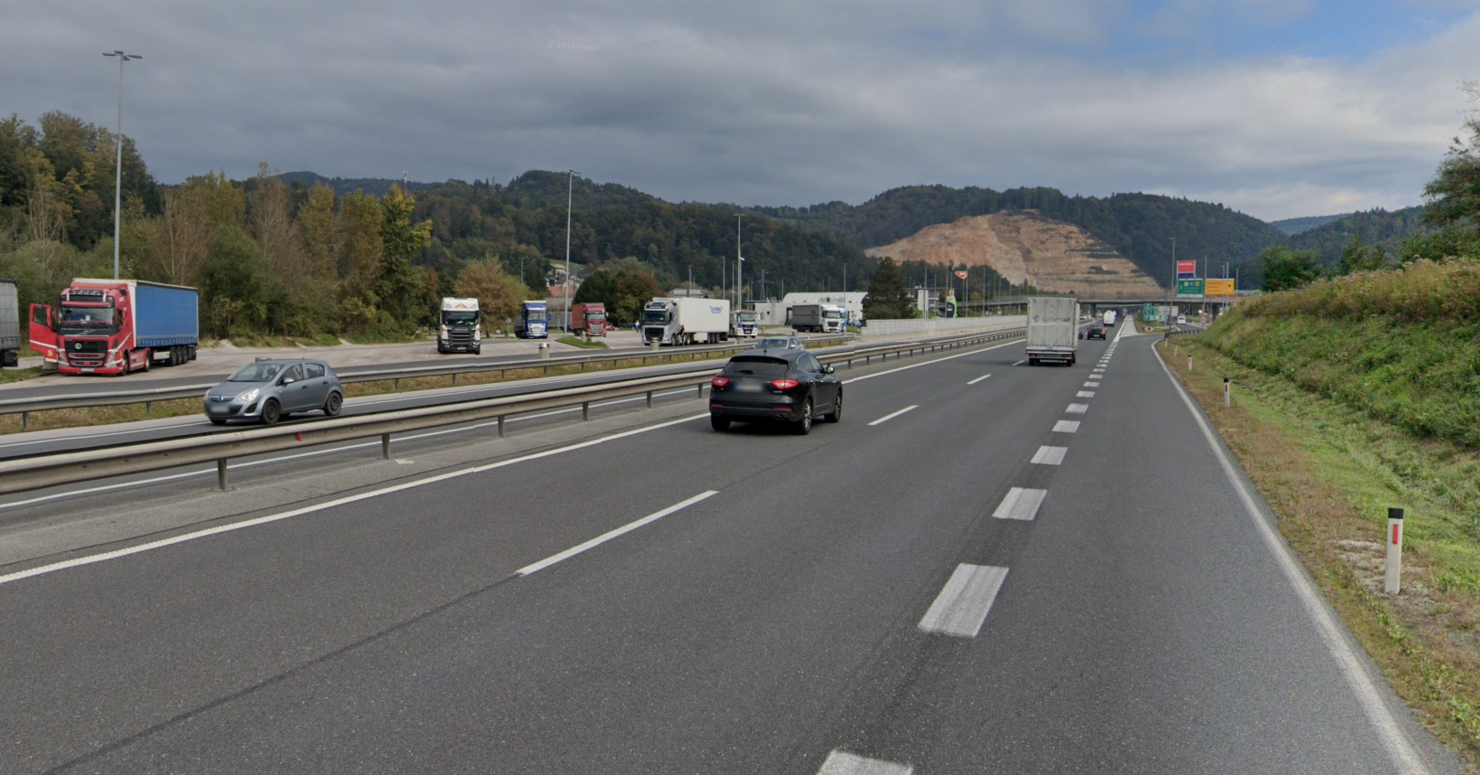 Vozio u rikverc na autocesti u Sloveniji, dvoje mrtvih. Dijete se bori za život