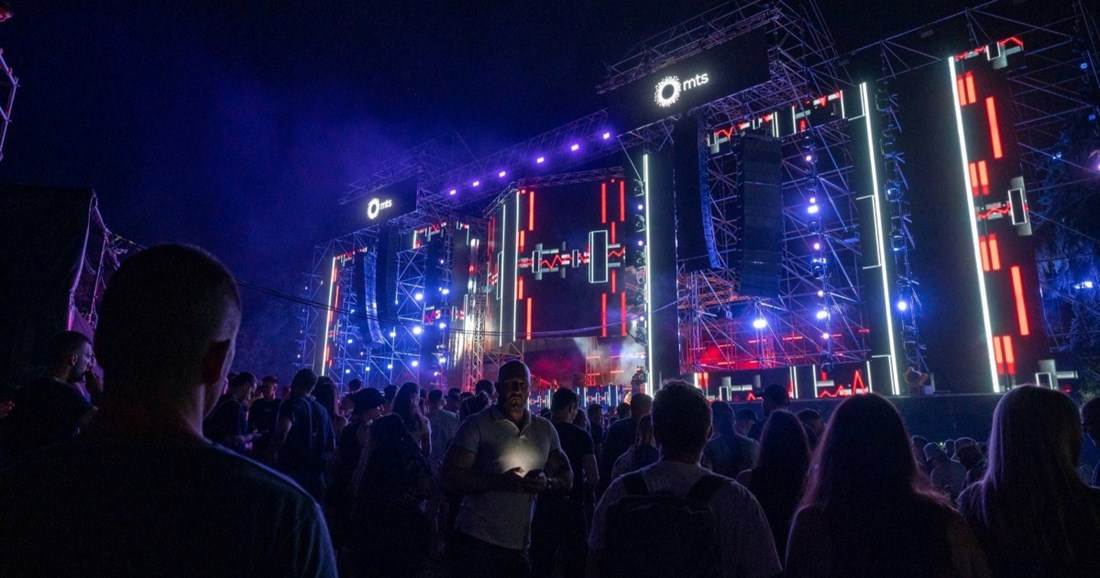 Ovogodišnji Exit započeo je 16-minutnom tišinom uz poruku "Novi Sad remembers"