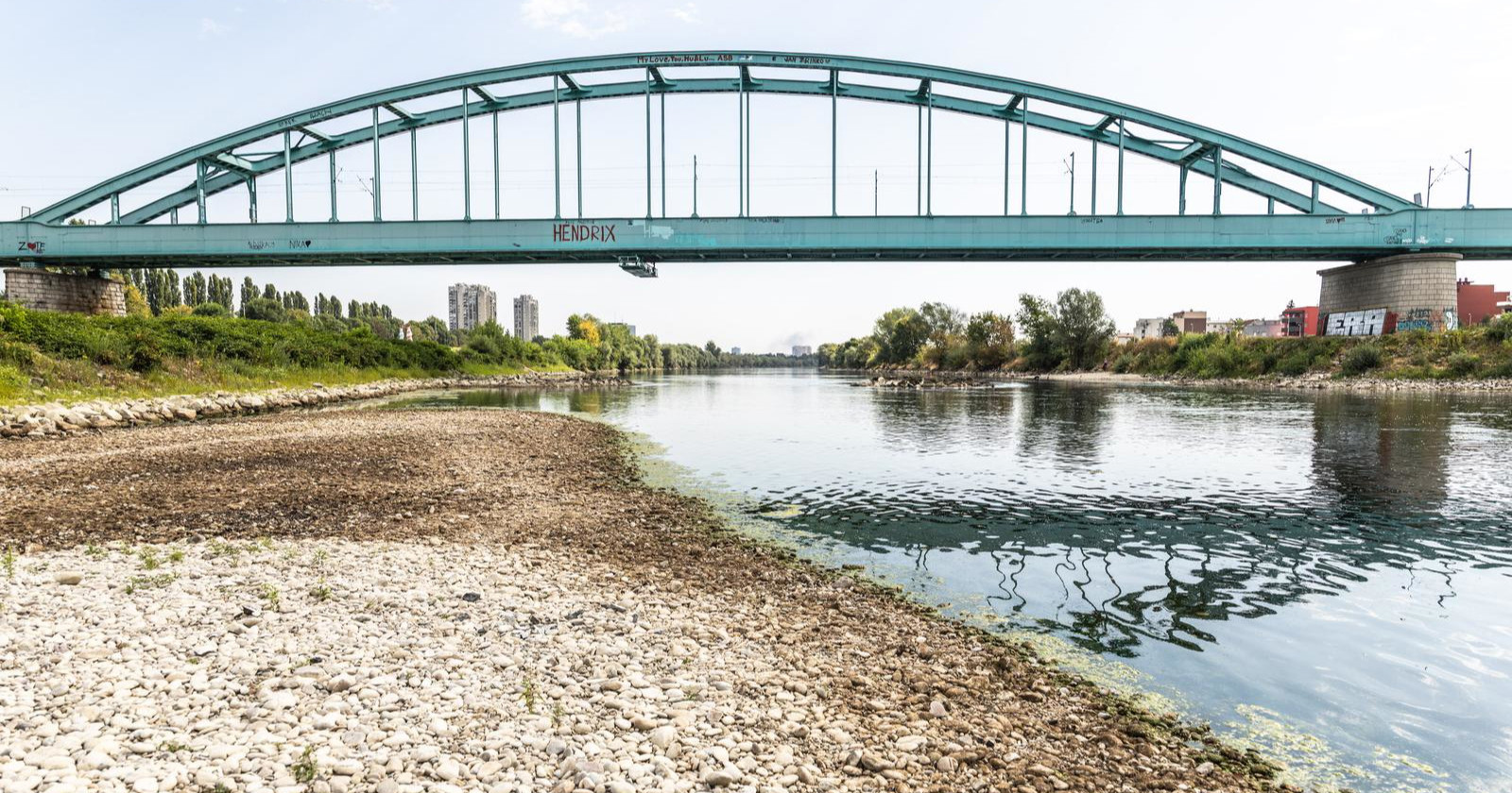FOTO Sava u Zagrebu jako niska, otkriveni veliki dijelovi korita