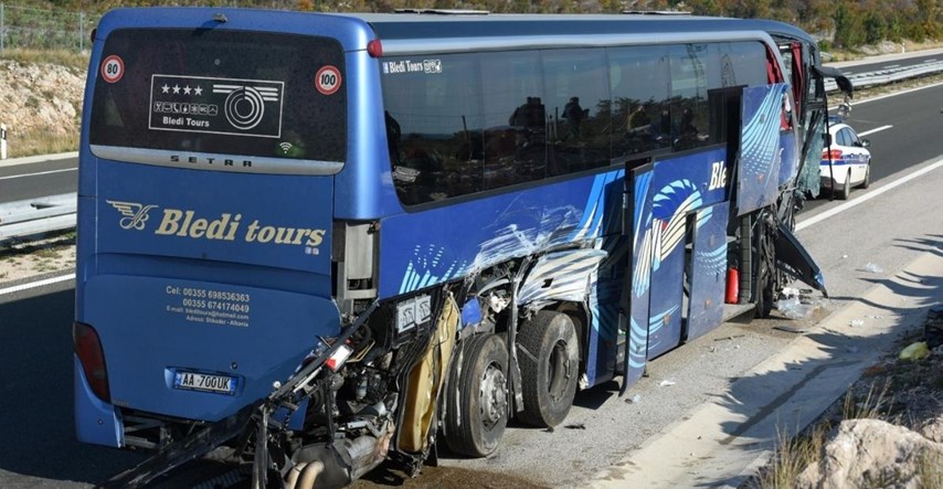 Autobus izletio s autoceste A1 kod Sv. Roka, ozlijeđeno nekoliko putnika