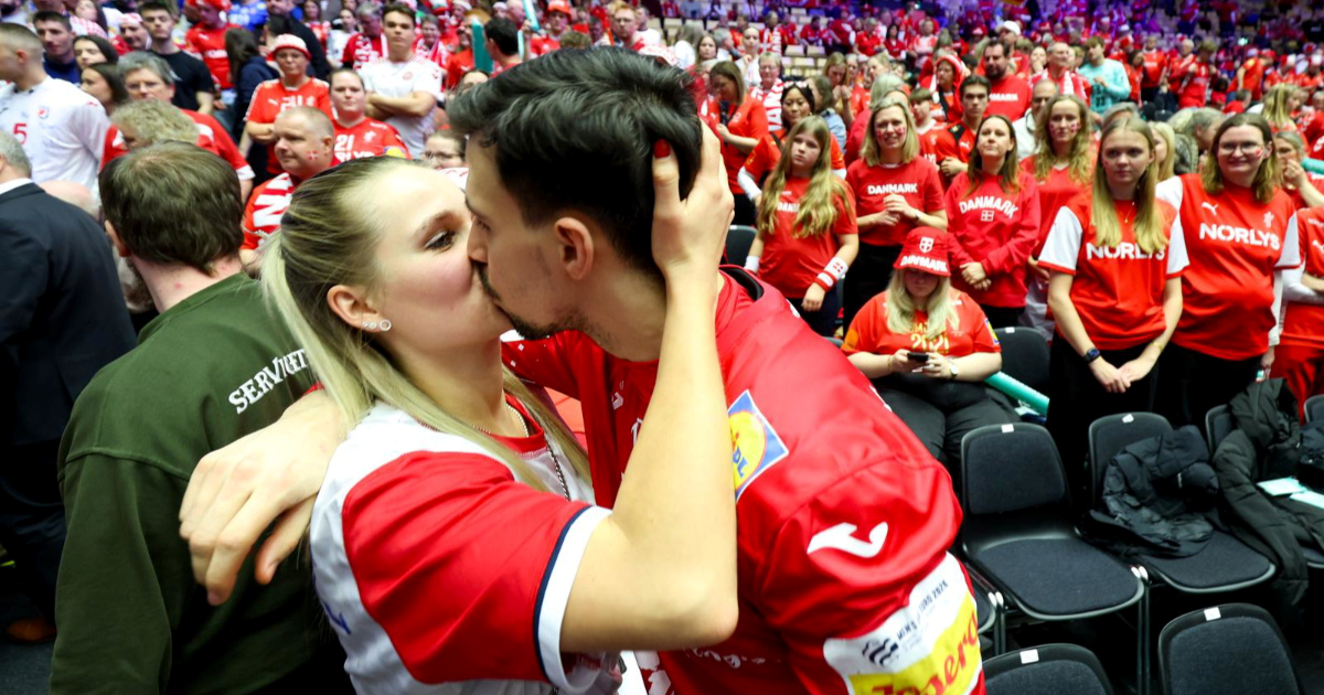 FOTO Rukometaši nakon utakmice grlili i ljubili najbliže, bilo je i suza