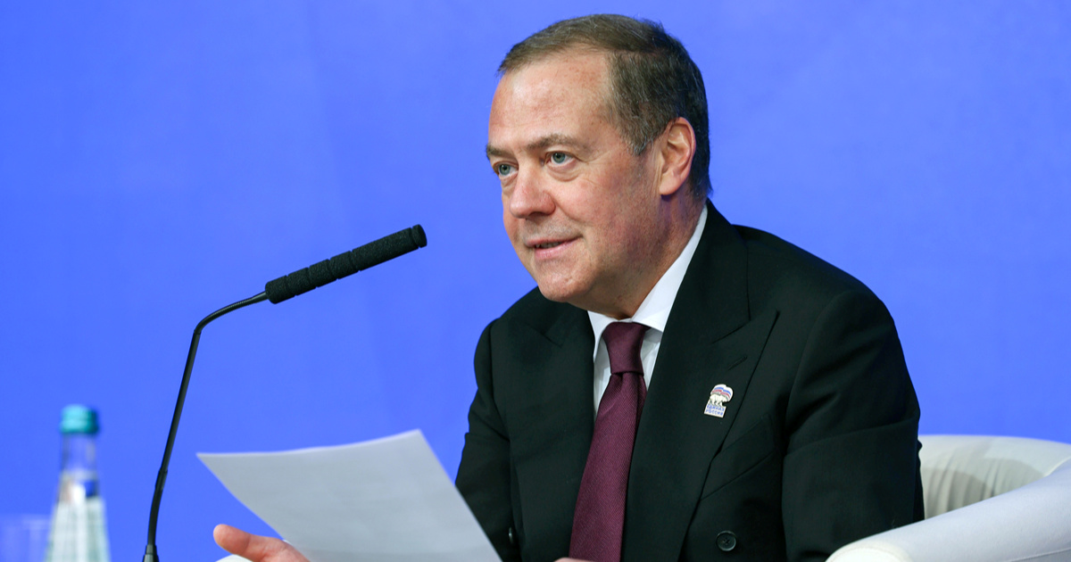 Medvedev Zelenskom: Sretna posljednja godina, je*ena marioneto